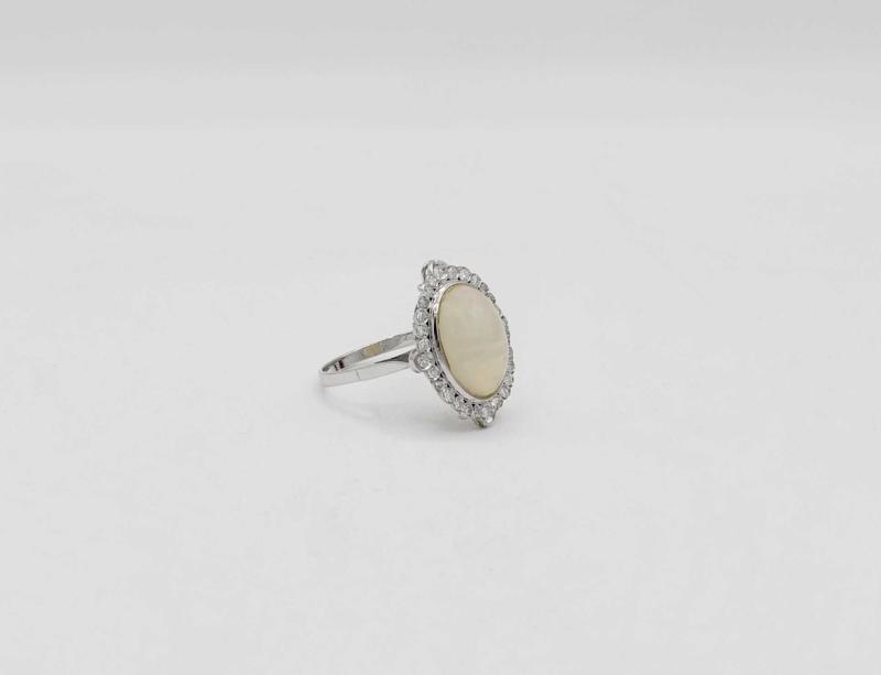 Anello in oro bianco 750 con opale