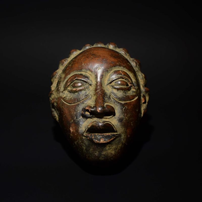 Testa africana in terracotta